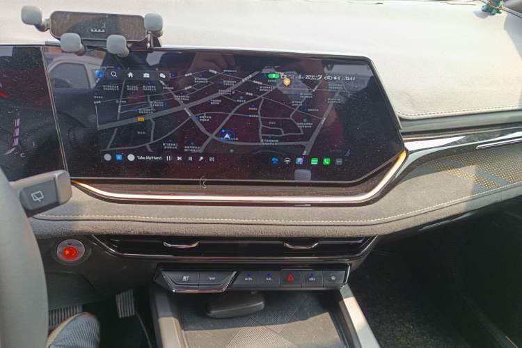 Used CHANGAN OSHAN X5 PLUS 2023 1.5T DCT Excellence Edition Audio And AC Panel