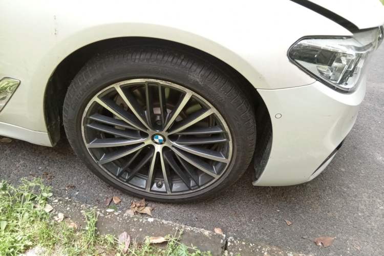 Used BMW 5 Series 2020 530Li Luxury Edition M Sport Package Right Front Wheel Hub