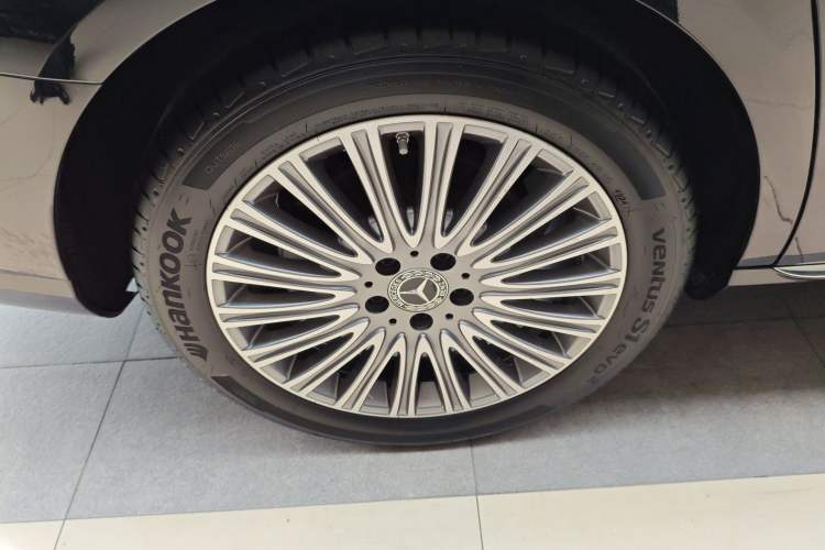 Used Mercedes-Benz E-Class 2022 Revised Version E 300 L Luxury Edition Exterior 5