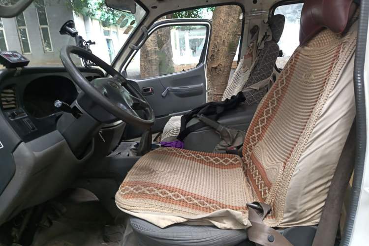 Used Jinbei Hiace 2011 2.0L 5th Generation Kuaiyunwang Standard Version 4G19 Left Front Seat