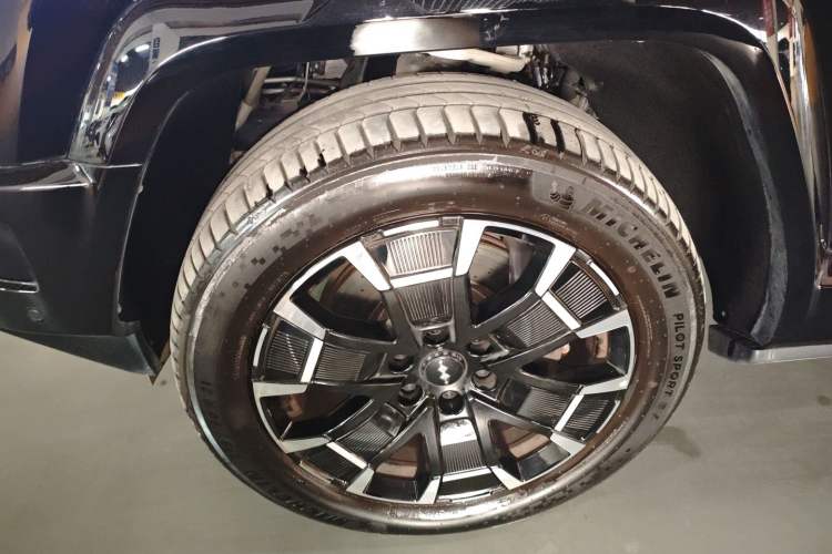 Used Formula Leopard 8 2025 Smart & Brave Flagship Edition 6 Seats Left Front Wheel Hub