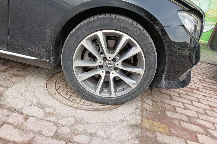 Used Mercedes-Benz E-Class 2019 E 200 L 4MATIC Right Front Wheel Hub