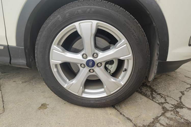 Used Ford Kuga 2018 EcoBoost 180 Two-Wheel-Drive Luxury Wing Edition Right Front Wheel Hub