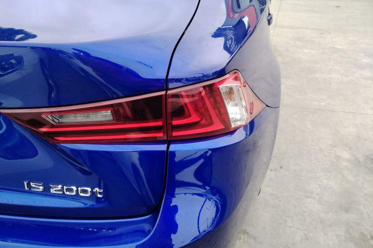 Used Lexus IS 2015 200t F SPORT
