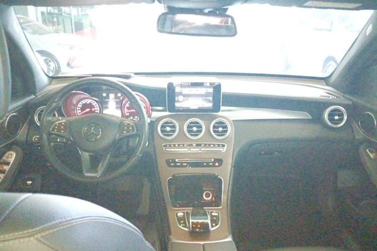 Used Mercedes-Benz GLC 2018 Refreshed GLC 300 4MATIC Dynamic Edition
