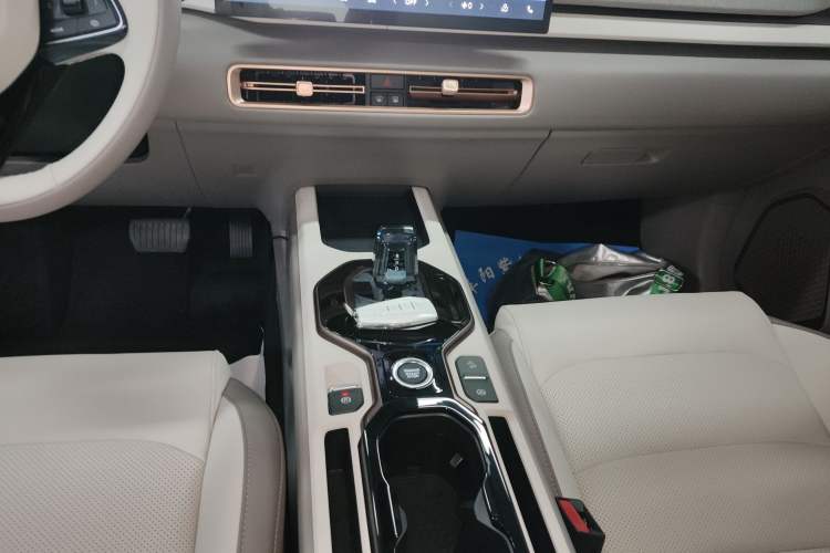 Used Geely Auto icon 2026 Model Chocolate 1.5TD Pure & Refined Edition