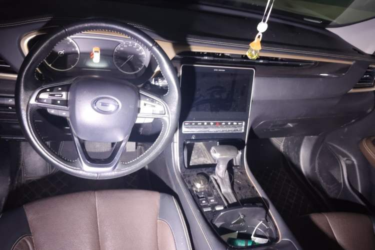 Used GAC Trumpchi GS5 2019 235T Automatic Luxury Edition Center Console