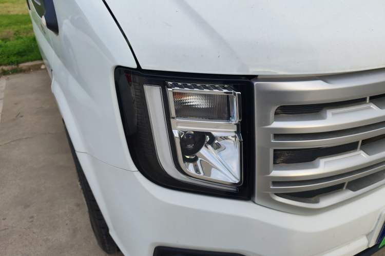 Used JMC Fushun 2023 2.0T Manual Mid-Drive Mid-Roof Commercial Multi-Purpose 7-Seater Passenger Vehicle