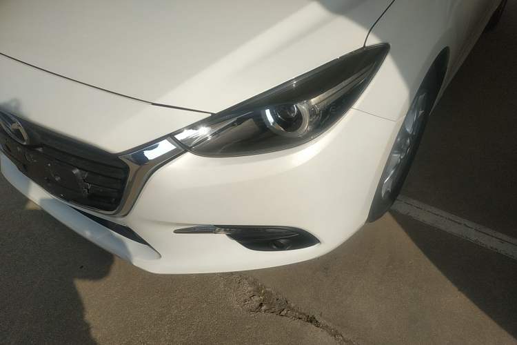 Used Mazda 3 Axela 2017 Hatchback 1.5L Automatic Luxury Model Emission Standard China V Left Front Headlight