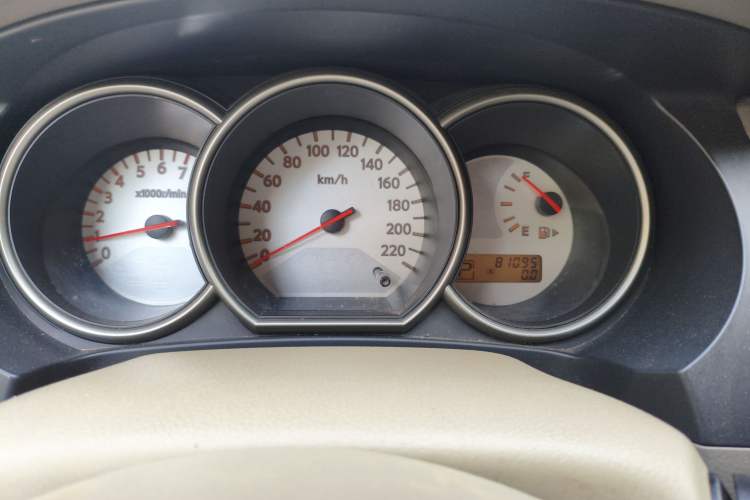 Used Nissan Livina 2010 Jingyue Edition 1.6L Automatic All-in-One Model Instrument Cluster