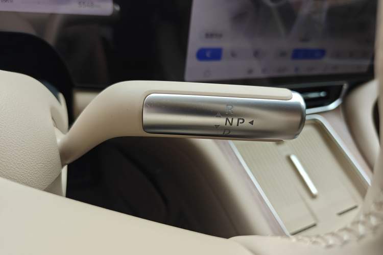 Used Hima AITO M9 2024 Range-Extended Ultra Version 42 kWh 6-Seater Model Gear Lever