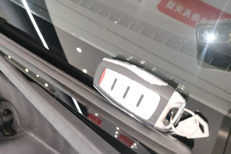 Used Great Wall Poer 2021 2.0T Commercial Version Automatic Diesel Two-Wheel Drive Elite Trim with Long Bed – GW4D20M Vehicle Key