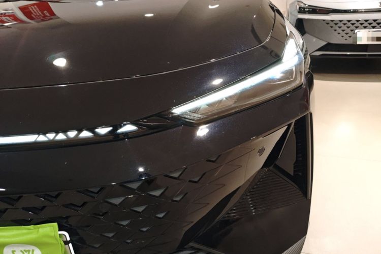 Used CHANGAN UNI-V iDD 2024 Blue Whale Smart Electric iDD 136km ZhiKu Model
