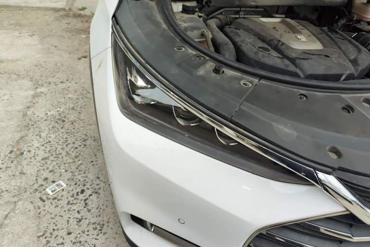 Used BYD Tang 2019 2.0T Automatic SmartConnect Luxury 7-Seater China VI Standard Right Front Headlight