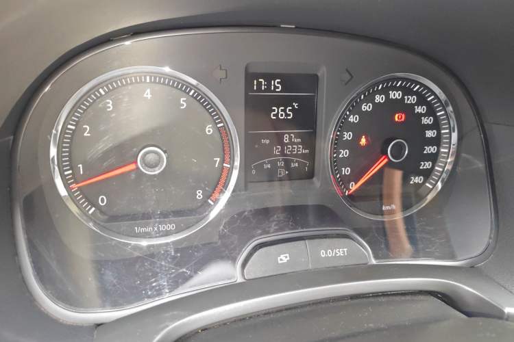 Used Volkswagen Lavida 2011 1.4 TSI Manual Prestige Edition Odometer Close Up