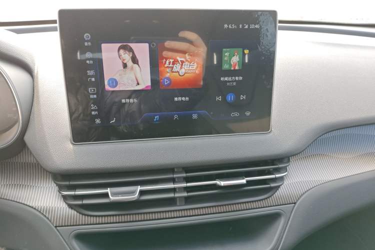 Used Hongqi E-QM5 2023 Revised Version Basic Travel Edition Audio And AC Panel