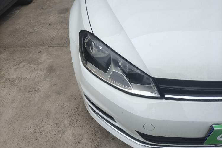 Used Volkswagen Golf 2016 1.6L Manual Fashion Edition Right Front Headlight