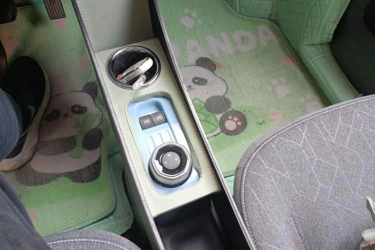Used Geely Galaxy Panda 2024 Panda Mini 200km Longteng PRO Edition Gear Lever