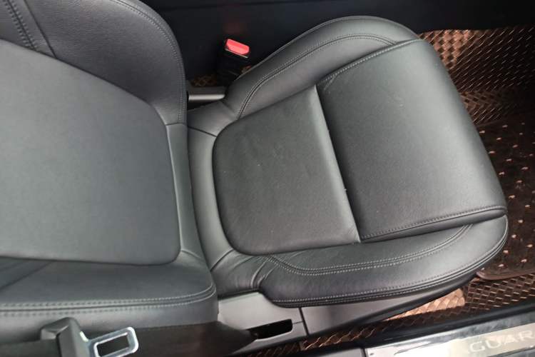 Used Jaguar XFL 2018 XFL 2.0T 200PS Luxury Edition Right Front Seat