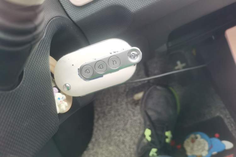 Used Wuling Hongguang MINIEV 2022 Macaron Premium Model – Lithium Ternary Battery Vehicle Key