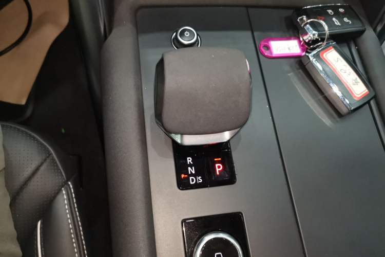 Used Land Rover Discovery 2021 360 PS R-Dynamic SE
