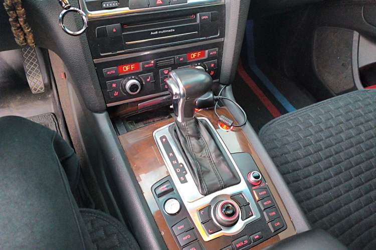 Used Audi Q7 2013 35 TFSI Technology Edition Gear Lever