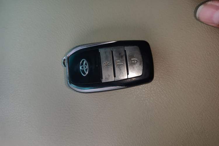 Used Toyota Prado 2014 2.7L Middle East Version Parallel Import Vehicle Key