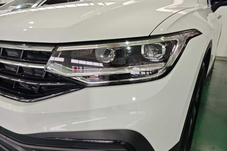 Used Volkswagen Tiguan L 2024 Outstanding Model 300TSI Automatic Two-Wheel Drive Longteng Edition