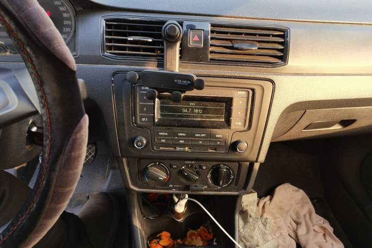 Used Volkswagen Santana 2016 1.4L Manual Fashion Edition Audio And AC Panel