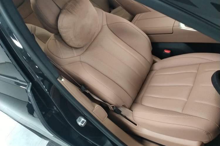 Used ONVO Luxeed L90 2025 Model—Ultra Six-Seater Version
