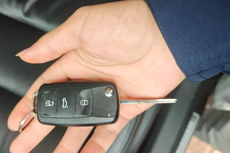 Used Volkswagen Tiguan 2017 300TSI Automatic Two-Wheel Drive Silk Road Comfort Edition Vehicle Key