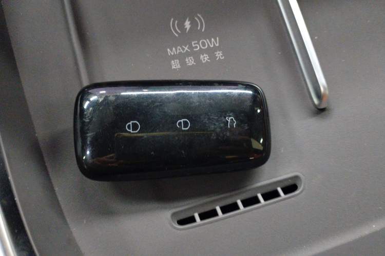 Used Geely Galaxy Galaxy M9 2025 Model 100km Two-Wheel-Drive Smart Navigation Edition