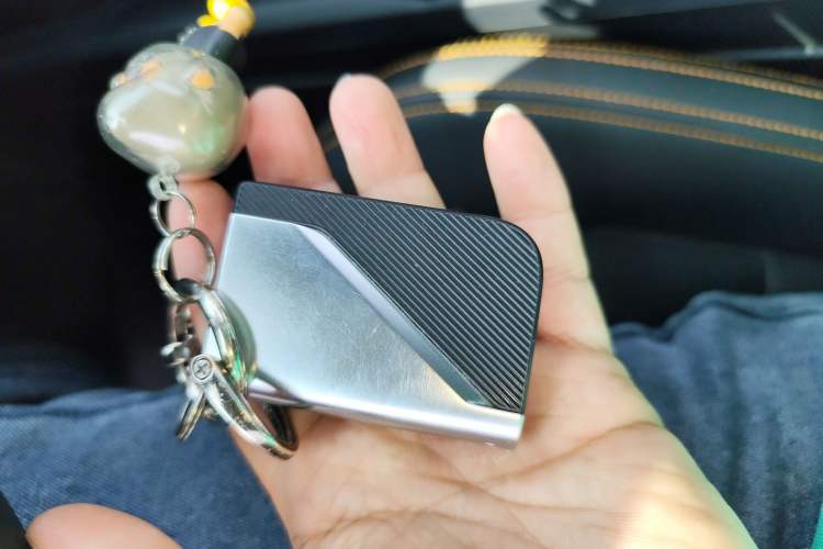 Used Lynk & Co 06 EM-P 2022 PHEV 84 km Range Pro Version Vehicle Key