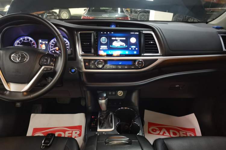 Used Toyota Highlander 2018 2.0T Four-Wheel Drive Luxury Version 7 Seats China VI Standard
