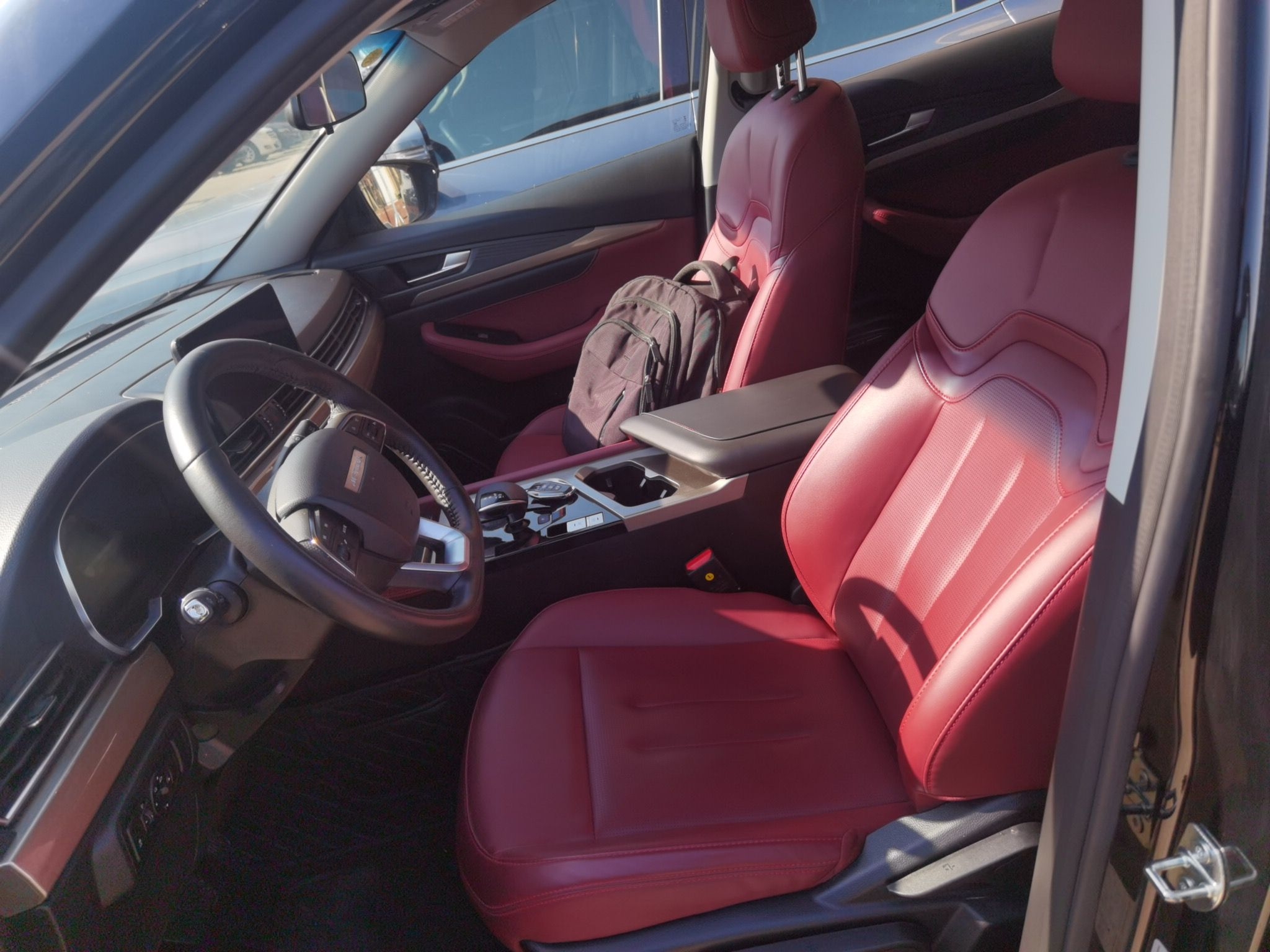 المقاعد الأمامية داخل السيارة