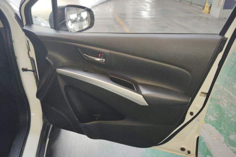 Used Suzuki S-Cross 2015 1.6L CVT Two-Wheel Drive Elite Version