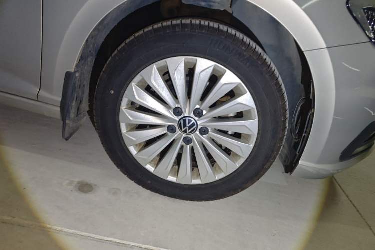 Used Volkswagen Lavida 2019 280TSI DSG Comfort Edition China VI standard Right Front Wheel Hub