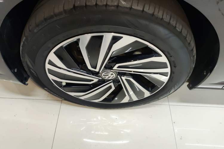 Used Volkswagen Sagitar 2022 280TSI DSG Flyover Edition Left Front Wheel Hub