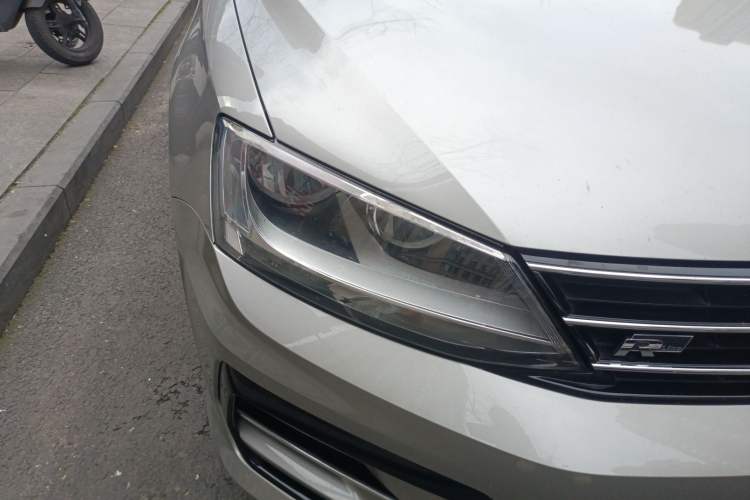 Used Volkswagen Sagitar 2016 280TSI Automatic R-Line Right Front Headlight