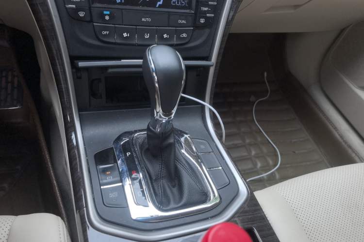 Used CHANGAN Raeton 2014 1.8T Automatic Elite Anniversary Edition China IV Standard
