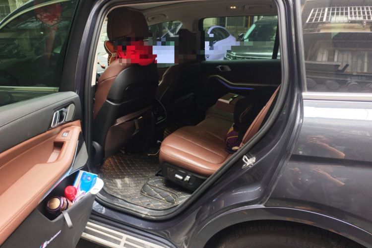 Used BMW X7 2021 xDrive40i Luxury Package with Leading Features Left Rear Seat