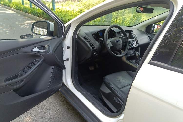 Used Ford Focus 2017 Hatchback 1.6L Automatic Comfort Plus SmartDrive Edition Driver Seat