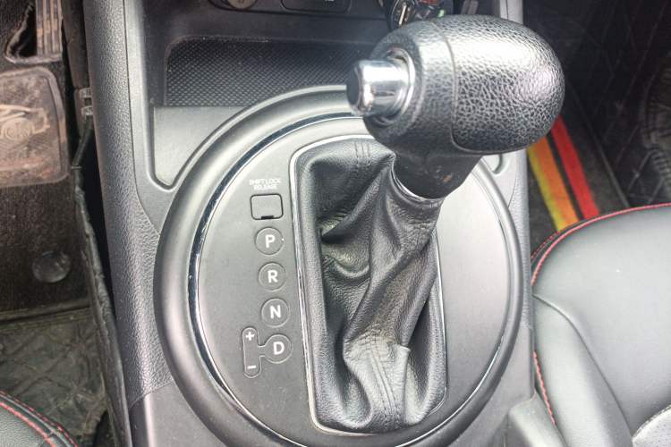 Used Kia Sportage R 2012 2.0L Automatic Two-Wheel Drive GL Trim Gear Lever