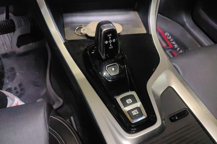 Used Lynk & Co 01 2019 2.0T Two-Wheel-Drive Pro Version China VI Standard Gear Lever