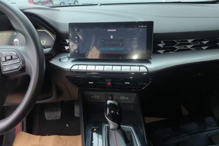 Used MG 5 2023 180 DVVT CVT Luxury Edition Audio And AC Panel