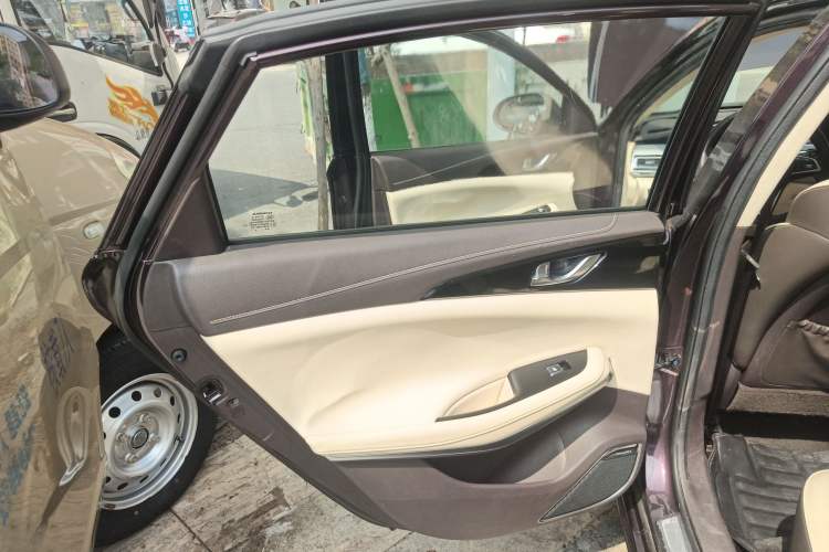 Used Changan Raeton CC 2018 1.5T Automatic Zhiya Model China V Standard
