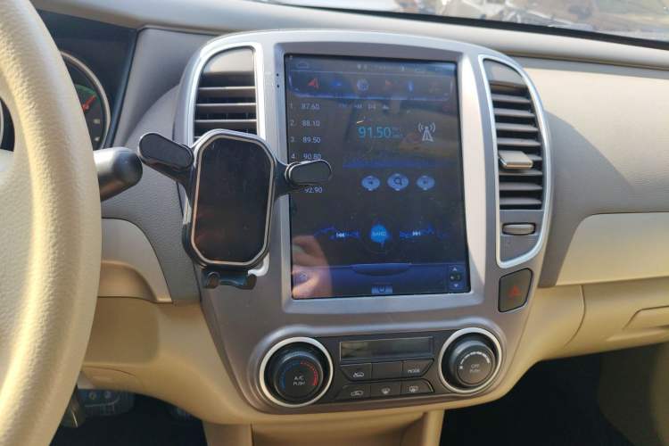 Used Dongfeng Junfeng E11K 2019 Standard Model
