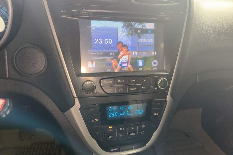 Used GAC Trumpchi GS5 2012 2.0L Manual Two-Wheel Drive Elite Edition Audio And AC Panel