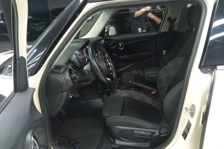 Used MINI 2016 1.5T COOPER Pioneer Edition Five-Door Model Driver Seat