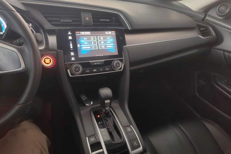 Used Honda Civic 2016 220TURBO CVT Luxury Edition
